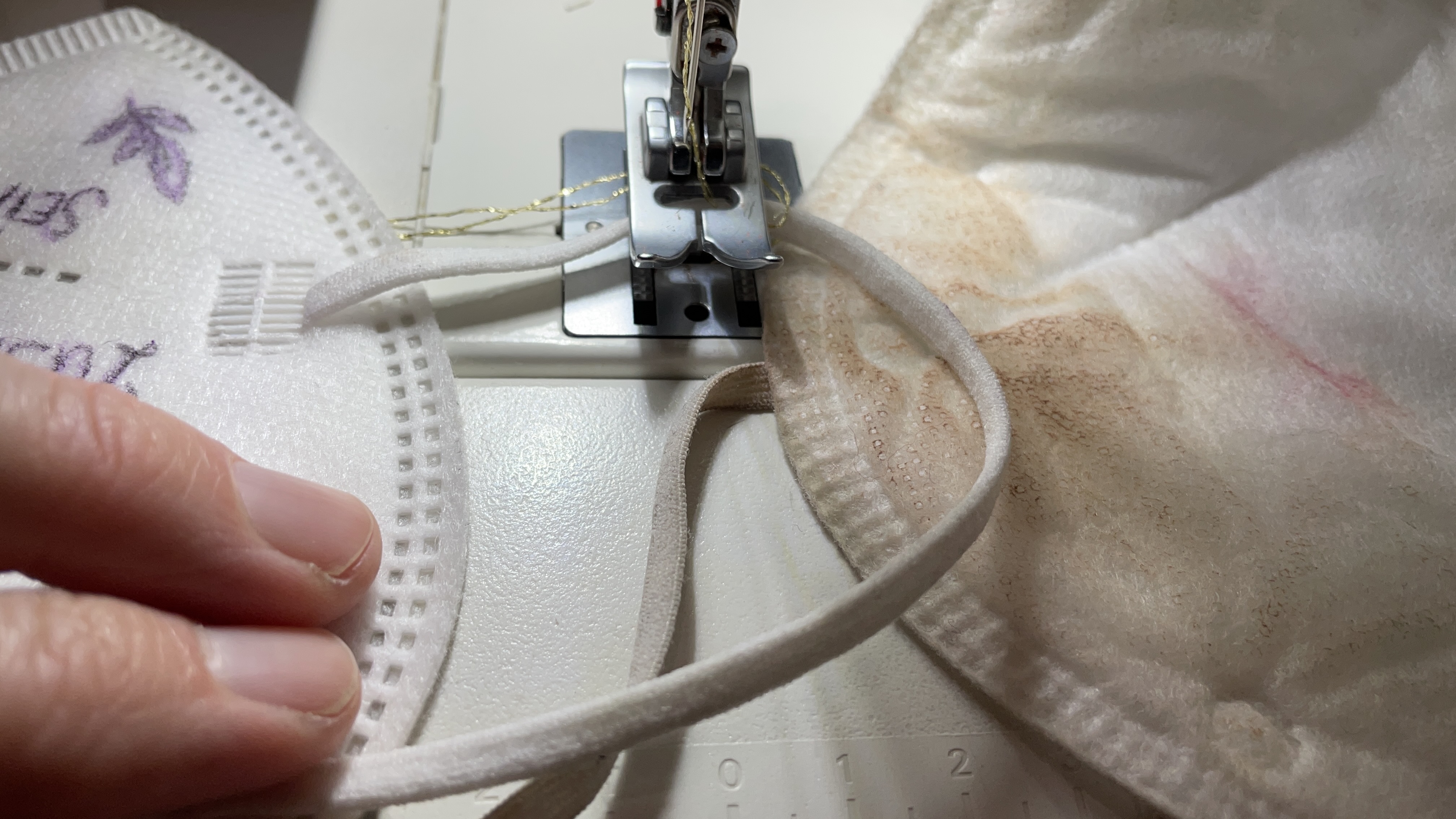 01 FFP2 sewing close-up
